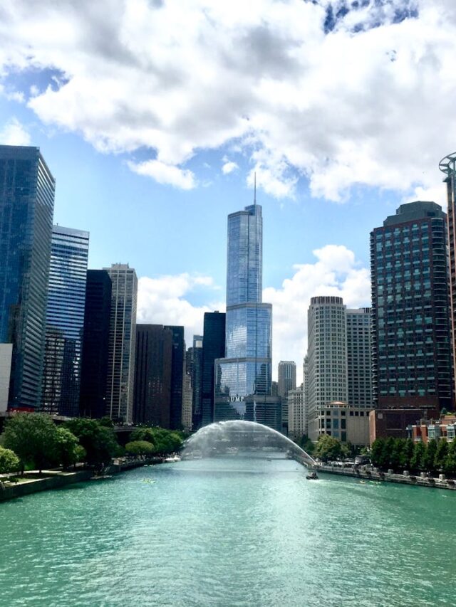 Explore Chicago: Top 10 Must-Visit Spots