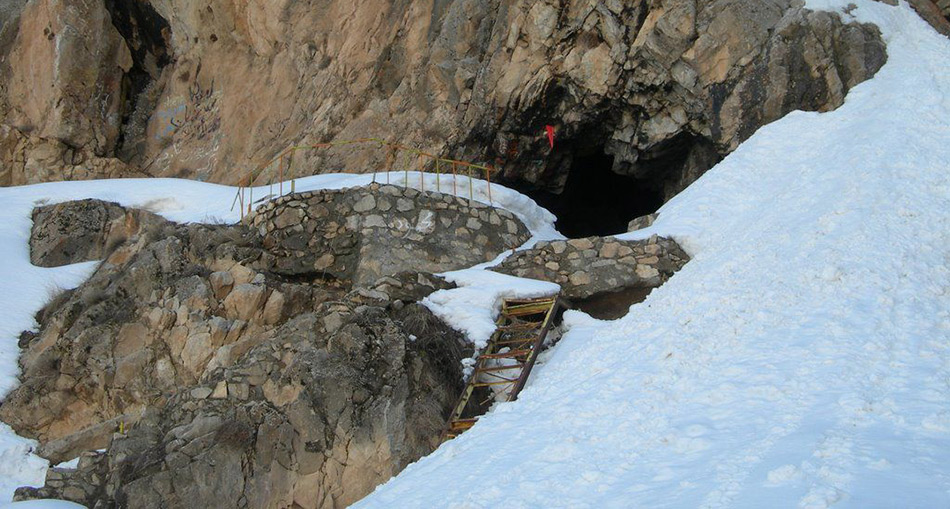 Yakhmorad Cave